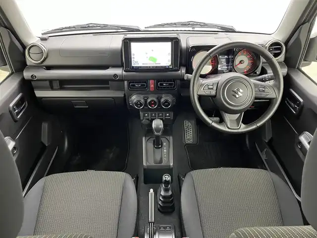 スズキ ジムニー XC 岡山県 2023(令5)年 2.1万km ミディアムグレー ８インチナビ　(SGC-812）/【CD/DVD/BT/フルセグ】/ターボ/シートヒーター　/ＬＥＤヘッドライト　/ＥＴＣ　/バックカメラ　/クルーズコントロール　/オートハイビーム　/ダウンヒルアシスト　/スマートキー/フォグランプ/純正アルミ/純正フロアマット/アイドリングストップ