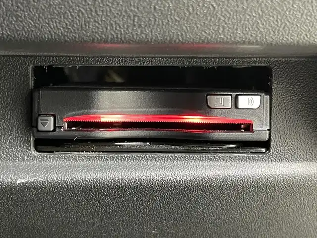 スズキ ジムニー XC 岡山県 2023(令5)年 2.1万km ミディアムグレー ８インチナビ　(SGC-812）/【CD/DVD/BT/フルセグ】/ターボ/シートヒーター　/ＬＥＤヘッドライト　/ＥＴＣ　/バックカメラ　/クルーズコントロール　/オートハイビーム　/ダウンヒルアシスト　/スマートキー/フォグランプ/純正アルミ/純正フロアマット/アイドリングストップ