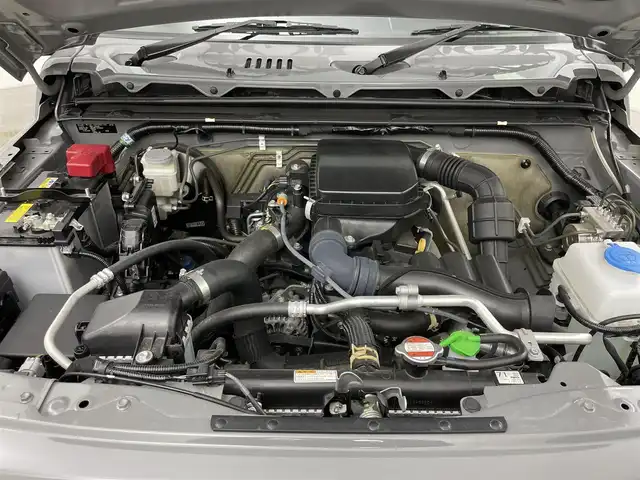 スズキ ジムニー XC 岡山県 2023(令5)年 2.1万km ミディアムグレー ８インチナビ　(SGC-812）/【CD/DVD/BT/フルセグ】/ターボ/シートヒーター　/ＬＥＤヘッドライト　/ＥＴＣ　/バックカメラ　/クルーズコントロール　/オートハイビーム　/ダウンヒルアシスト　/スマートキー/フォグランプ/純正アルミ/純正フロアマット/アイドリングストップ