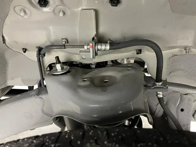 スズキ ジムニー XC 岡山県 2023(令5)年 2.1万km ミディアムグレー ８インチナビ　(SGC-812）/【CD/DVD/BT/フルセグ】/ターボ/シートヒーター　/ＬＥＤヘッドライト　/ＥＴＣ　/バックカメラ　/クルーズコントロール　/オートハイビーム　/ダウンヒルアシスト　/スマートキー/フォグランプ/純正アルミ/純正フロアマット/アイドリングストップ