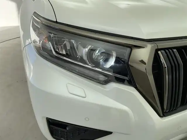 トヨタ ランドクルーザー プラド TX-L 70thアニバーサリーLTD 福井県 2022(令4)年 1.9万km ホワイトパールクリスタルシャイン 純正メーカーオプション９インチナビ/７人乗り仕様/寒冷地仕様　/全方位モニター　/プラドスーパーライブサウンド　　/サドルタン快適温熱レザーシート/純正１８インチアルミホイール　/純正スターター　/純正ビルトインＥＴＣ２．０/純正LEDヘッドライト/純正LEDフロントフォグ/フロントシールドデアイサー/ブラックルーフレール/JAOS製フロントスキッドバー/コンビハンドル/トヨタセーフティセンス/社外マフラー