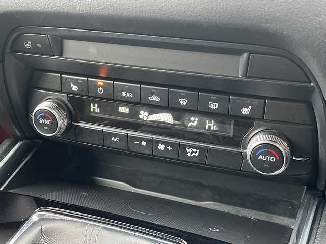 マツダ ＣＸ－８ XD スマートエディション 広島県 2023(令5)年 3.4万km ソウルレッドクリスタルM 禁煙/メーカーオプション/・ハンズフリー機能付パワーリフトゲート/・１０．２５インチセンターディスプレイ/・地上デジタルＴＶチューナー（フルセグ）/・充電用ＵＳＢ端子/・ワイヤレス充電（Ｑｉ）/・クルージング＆トラフィック・サポート/・ワイヤレス接続機能/・外部接続ハブ/SBS/SCBS/レーンキープアシスト/交通標識認識/ドライバーアテンションアラート/BSM/HUD/コーナーセンサー/マツダコネクト/・フルセグ/Bluetooth/USB/スマホ連携/360°ビューモニター/革巻きステアリング/ステアリングヒーター/ステアリングスイッチ/オートライト/LEDヘッドライト/スマートキー/プッシュスタート/シートヒーター/パワーシート/シートメモリー/前後ドライブレコーダー/ETC（グローブBOX内)/電動パーキングブレーキ/オートホールド/純正17インチアルミホイール/W+サイド+カーテンエアバック