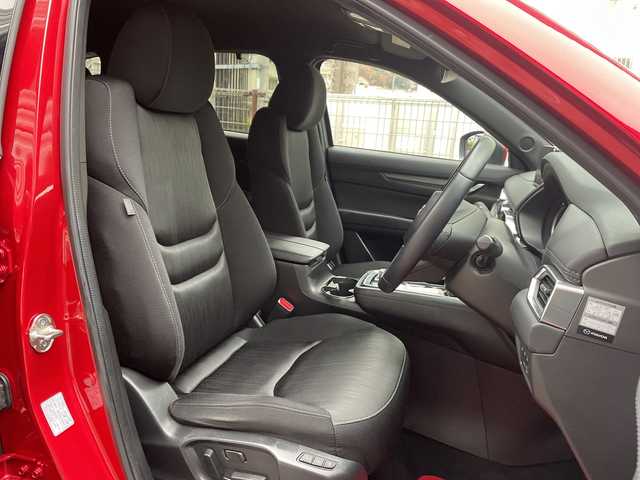 マツダ ＣＸ－８ XD スマートエディション 広島県 2023(令5)年 3.4万km ソウルレッドクリスタルM 禁煙/メーカーオプション/・ハンズフリー機能付パワーリフトゲート/・１０．２５インチセンターディスプレイ/・地上デジタルＴＶチューナー（フルセグ）/・充電用ＵＳＢ端子/・ワイヤレス充電（Ｑｉ）/・クルージング＆トラフィック・サポート/・ワイヤレス接続機能/・外部接続ハブ/SBS/SCBS/レーンキープアシスト/交通標識認識/ドライバーアテンションアラート/BSM/HUD/コーナーセンサー/マツダコネクト/・フルセグ/Bluetooth/USB/スマホ連携/360°ビューモニター/革巻きステアリング/ステアリングヒーター/ステアリングスイッチ/オートライト/LEDヘッドライト/スマートキー/プッシュスタート/シートヒーター/パワーシート/シートメモリー/前後ドライブレコーダー/ETC（グローブBOX内)/電動パーキングブレーキ/オートホールド/純正17インチアルミホイール/W+サイド+カーテンエアバック