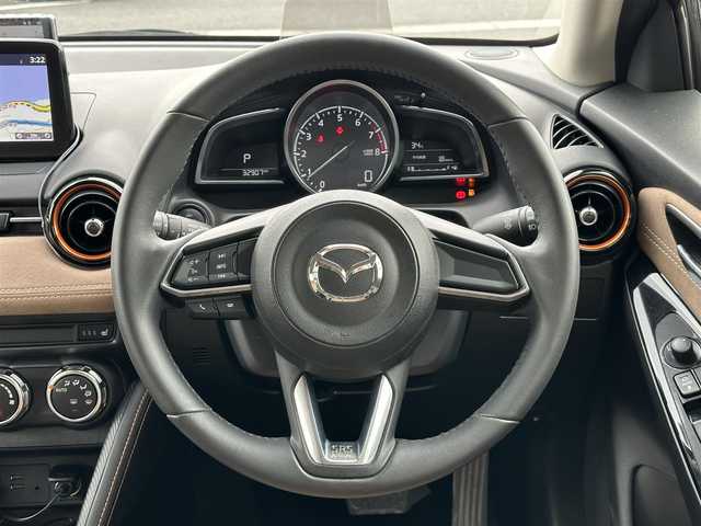 マツダ デミオ 13Sテーラードブラウン 島根県 2017(平29)年 3.3万km ソウルレッドプレミアムメタリック スマートシティブレーキ/純正ナビ/AM/FM/SD/Bluetooth/USB/ドライブレコーダー/純正15インチアルミホイール/運転席/助手席シートヒーター/ステアリングスイッチ/HUD/ウインカーミラー/電動格納ミラー/革巻きステアリング/LEDオートライト/ETC/スマートキー/スペアキー×1/プッシュスタート/保証書/取扱説明書