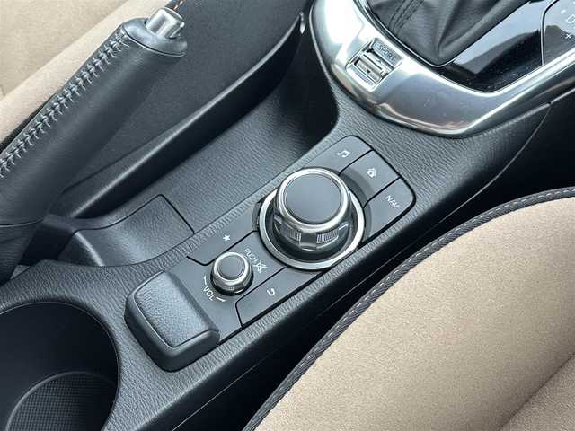 マツダ デミオ 13Sテーラードブラウン 島根県 2017(平29)年 3.3万km ソウルレッドプレミアムメタリック スマートシティブレーキ/純正ナビ/AM/FM/SD/Bluetooth/USB/ドライブレコーダー/純正15インチアルミホイール/運転席/助手席シートヒーター/ステアリングスイッチ/HUD/ウインカーミラー/電動格納ミラー/革巻きステアリング/LEDオートライト/ETC/スマートキー/スペアキー×1/プッシュスタート/保証書/取扱説明書