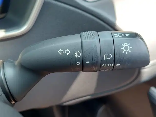 トヨタ カローラ クロス Z 東京都 2023(令5)年 1.3万km アティチュードブラックマイカ 純正ディスプレイオーディオ/パノラミックビューモニター/ビルトインETC/ドライブレコーダー/パワーバックドア/シートヒーター/パワーシート/LEDヘッドライト/トヨタセーフティセンス/プリクラッシュセーフティ/レーントレーシングアシスト/レーダークルーズコントロール/オートマチックハイビーム/ブラインドスポットモニター/コーナーセンサー