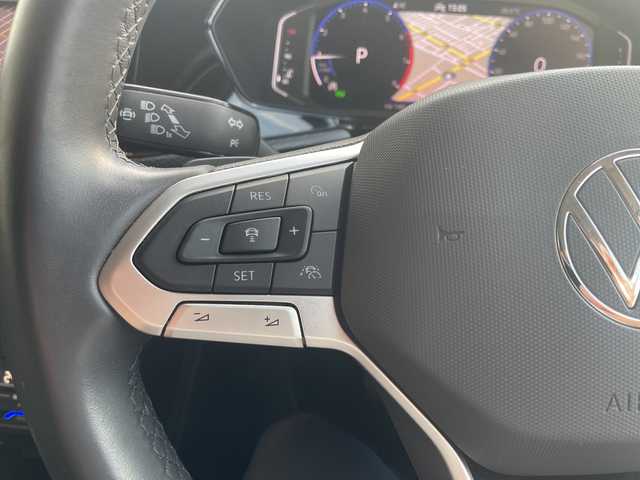 フォルクスワーゲン Ｔ－クロス TSI アクティブ 高知県 2022(令4)年 1.8万km 白 純正HDDナビ/【Bluetooth】/バックカメラ/クルーズコントロール(追従走行有り)/衝突被害軽減ブレーキ(プリクラッシュセーフティ：PCS)/パーキングアシスタント/ブラインドスポットモニター/横滑り防止/ルーフレール/コーナー、バックセンサー/ETC2.0/ドライブレコーダー前後/オートライト/純正LEDライト/スマートキー/プッシュスタート/MTモード付きAT/アイドリングストップ/純正アルミホイール 16インチ/ウインカーミラー/純正フロアマット