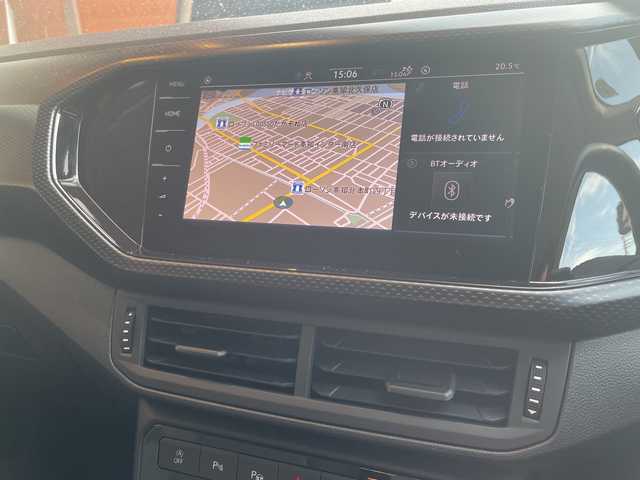 フォルクスワーゲン Ｔ－クロス TSI アクティブ 高知県 2022(令4)年 1.8万km 白 純正HDDナビ/【Bluetooth】/バックカメラ/クルーズコントロール(追従走行有り)/衝突被害軽減ブレーキ(プリクラッシュセーフティ：PCS)/パーキングアシスタント/ブラインドスポットモニター/横滑り防止/ルーフレール/コーナー、バックセンサー/ETC2.0/ドライブレコーダー前後/オートライト/純正LEDライト/スマートキー/プッシュスタート/MTモード付きAT/アイドリングストップ/純正アルミホイール 16インチ/ウインカーミラー/純正フロアマット