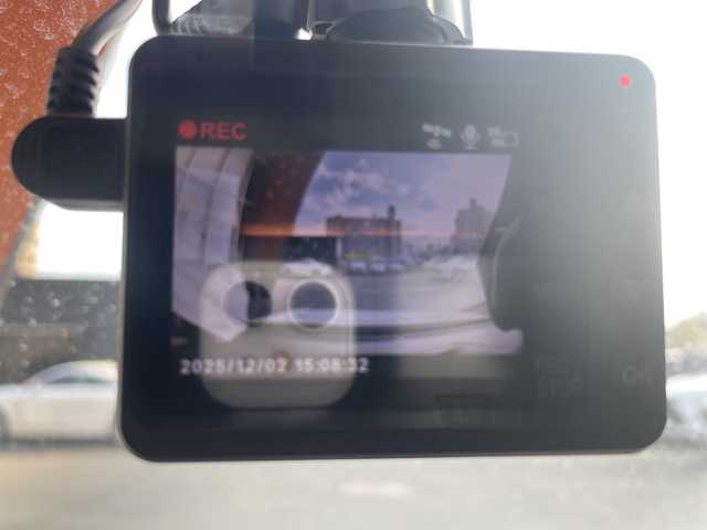 フォルクスワーゲン Ｔ－クロス TSI アクティブ 高知県 2022(令4)年 1.8万km 白 純正HDDナビ/【Bluetooth】/バックカメラ/クルーズコントロール(追従走行有り)/衝突被害軽減ブレーキ(プリクラッシュセーフティ：PCS)/パーキングアシスタント/ブラインドスポットモニター/横滑り防止/ルーフレール/コーナー、バックセンサー/ETC2.0/ドライブレコーダー前後/オートライト/純正LEDライト/スマートキー/プッシュスタート/MTモード付きAT/アイドリングストップ/純正アルミホイール 16インチ/ウインカーミラー/純正フロアマット