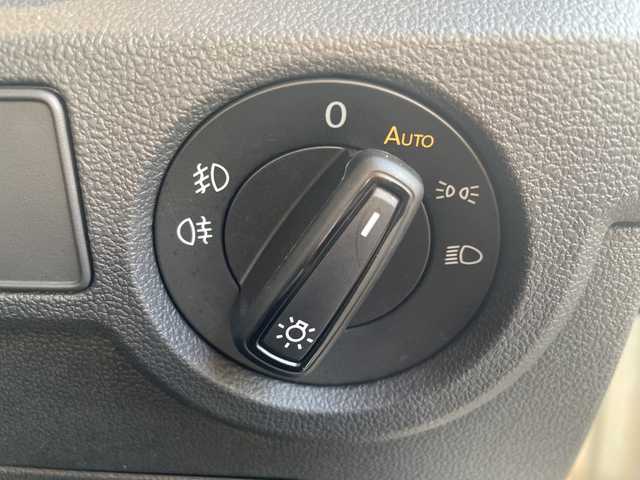 フォルクスワーゲン Ｔ－クロス TSI アクティブ 高知県 2022(令4)年 1.8万km 白 純正HDDナビ/【Bluetooth】/バックカメラ/クルーズコントロール(追従走行有り)/衝突被害軽減ブレーキ(プリクラッシュセーフティ：PCS)/パーキングアシスタント/ブラインドスポットモニター/横滑り防止/ルーフレール/コーナー、バックセンサー/ETC2.0/ドライブレコーダー前後/オートライト/純正LEDライト/スマートキー/プッシュスタート/MTモード付きAT/アイドリングストップ/純正アルミホイール 16インチ/ウインカーミラー/純正フロアマット