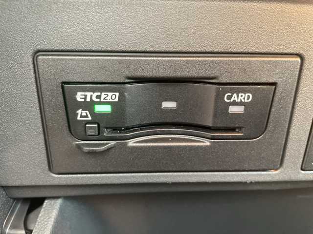 フォルクスワーゲン Ｔ－クロス TSI アクティブ 高知県 2022(令4)年 1.8万km 白 純正HDDナビ/【Bluetooth】/バックカメラ/クルーズコントロール(追従走行有り)/衝突被害軽減ブレーキ(プリクラッシュセーフティ：PCS)/パーキングアシスタント/ブラインドスポットモニター/横滑り防止/ルーフレール/コーナー、バックセンサー/ETC2.0/ドライブレコーダー前後/オートライト/純正LEDライト/スマートキー/プッシュスタート/MTモード付きAT/アイドリングストップ/純正アルミホイール 16インチ/ウインカーミラー/純正フロアマット