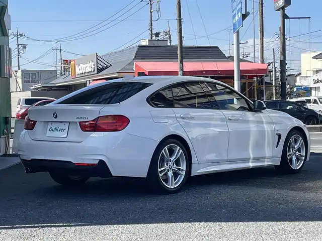 ＢＭＷ ４２０ｉ グランクーペ Mスポーツ 埼玉県 2015(平27)年 2.1万km アルピンホワイトⅢ ・パーキングサポートパッケージ/・レーンチェンジウォーニング/・パークディスタンスコントロール/・パーキングアシスト/・アダプティブLEDヘットライト/・LEDフォグライト/・純正ナビ（AM/FM/CD/DVD/BT)/・ドライブレコーダー/・ETC/・MTモード/・パワーシート/・パワーバックドア/・ステアリングスイッチ/・アダプティブクルーズコントロール/・横滑り防止装置/・衝突防止システム/・レーンアシスト/・コーナーセンサー/・保証書/・取扱説明書/・スペアキー×1