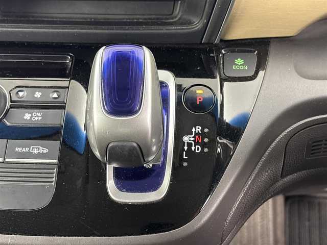ホンダ フリード ハイブリット G ホンダセンシング 埼玉県 2019(平31)年 6.2万km コバルトブルーパール 衝突軽減ブレーキ/純正９インチナビゲーション/(フルセグTV/CD/DVD/Bluetooth/SD/AM/FM)/バックカメラ/アダプティブクルーズコントロール/レーンキープアシスト/先行車発進お知らせ/アクティブコーナリングライト/両側パワースライドドア /ビルトインETC/オートLEDヘッドライト/純正ホイールサマータイヤ車載/ロールサンシェード/スマートキー/プッシュスタート