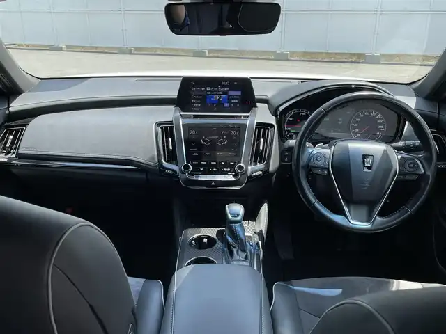 トヨタ クラウン ハイブリッド RS アドバンス 長野県 2018(平30)年 7.4万km ホワイトパールクリスタルシャイン 純正ナビ（CD、DVD、BL、BT、USB、Tconect）/バックカメラ/フルセグテレビ/ビルトインETC/クルーズコントロール追従有/前席パワーシート/前席シートヒーター/レーンキープアシスト/盗難防止装置/ステアリングヒーター/衝突軽減システム/前後コーナーセンサー/ブラインドスポットモニター/ブレーキホールド/純正フロアマット/純正１８AW/ダブルエアバック/カーテンエアバック/メモリーシート/LEDオートライト/オートマチックハイビーム/スマートキー/スペアキー（２本）/ローダウン/社外マフラー/保証書、取扱説明書