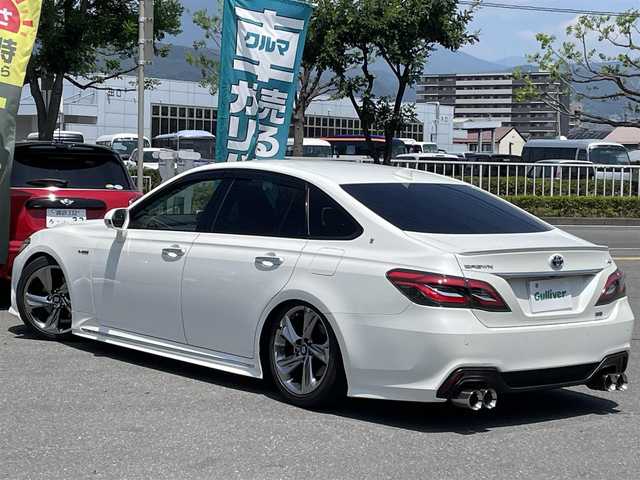 トヨタ クラウン ハイブリッド RS アドバンス 長野県 2018(平30)年 7.4万km ホワイトパールクリスタルシャイン 純正ナビ（CD、DVD、BL、BT、USB、Tconect）/バックカメラ/フルセグテレビ/ビルトインETC/クルーズコントロール追従有/前席パワーシート/前席シートヒーター/レーンキープアシスト/盗難防止装置/ステアリングヒーター/衝突軽減システム/前後コーナーセンサー/ブラインドスポットモニター/ブレーキホールド/純正フロアマット/純正１８AW/ダブルエアバック/カーテンエアバック/メモリーシート/LEDオートライト/オートマチックハイビーム/スマートキー/スペアキー（２本）/ローダウン/社外マフラー/保証書、取扱説明書