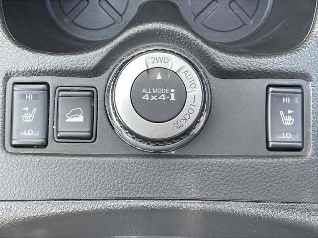 日産 エクストレイル 20X エマージェンシーブレーキ 三重県 2015(平27)年 6.9万km ダイヤモンドブラック 純正8型ナビ(AM/FM/CD/DVD/TV/BT)/バックカメラ/フルセグTV/前席シートヒーター/スペアキー/革巻きステアリング/ヒーテッドドアミラー/クリアランスソナー/純正フロアマット/電動格納ミラー/禁煙車