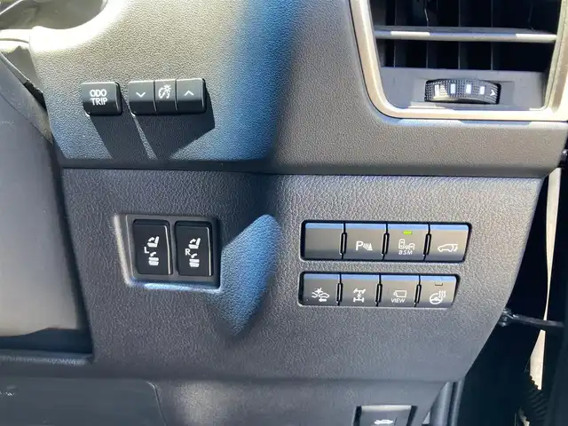 レクサス ＮＸ 200t バージョンL 鳥取県 2015(平27)年 4.2万km スターライトブラックガラスフレーク ４WD/純正ナビ/フルセグ/DVD/CD/BT/USB/パノラミックビューモニター/プリクラッシュセーフティ/ブラインドスポットモニター/前後クリアランスソナー/レーダークルーズコントロール/ビルトインETC/前方ドライブレコーダー/レザーシート/前席パワーシート/パワーバックドア/前席シートヒーター/エアシート/3眼LEDヘットライト/純正18インチアルミホイール/プッシュエンジンスタート/アイドリングストップ/スマートキー×２/カードキー