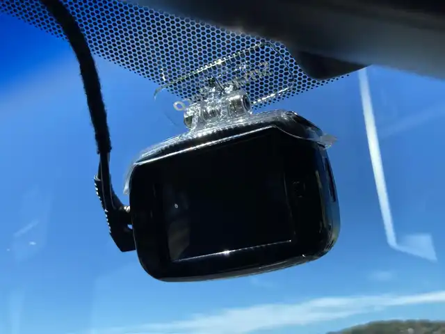 レクサス ＮＸ 200t バージョンL 鳥取県 2015(平27)年 4.2万km スターライトブラックガラスフレーク ４WD/純正ナビ/フルセグ/DVD/CD/BT/USB/パノラミックビューモニター/プリクラッシュセーフティ/ブラインドスポットモニター/前後クリアランスソナー/レーダークルーズコントロール/ビルトインETC/前方ドライブレコーダー/レザーシート/前席パワーシート/パワーバックドア/前席シートヒーター/エアシート/3眼LEDヘットライト/純正18インチアルミホイール/プッシュエンジンスタート/アイドリングストップ/スマートキー×２/カードキー