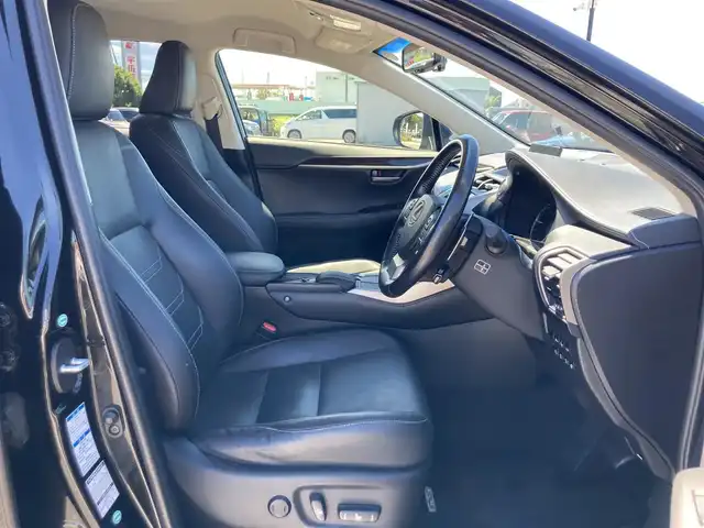 レクサス ＮＸ 200t バージョンL 鳥取県 2015(平27)年 4.2万km スターライトブラックガラスフレーク ４WD/純正ナビ/フルセグ/DVD/CD/BT/USB/パノラミックビューモニター/プリクラッシュセーフティ/ブラインドスポットモニター/前後クリアランスソナー/レーダークルーズコントロール/ビルトインETC/前方ドライブレコーダー/レザーシート/前席パワーシート/パワーバックドア/前席シートヒーター/エアシート/3眼LEDヘットライト/純正18インチアルミホイール/プッシュエンジンスタート/アイドリングストップ/スマートキー×２/カードキー