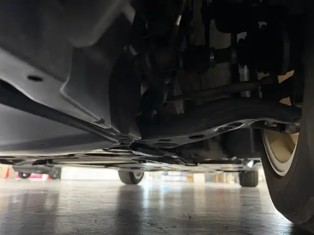 トヨタ カローラ スポーツ ハイブリッドG 三重県 2018(平30)年 6.8万km プラチナホワイトパールマイカ ハイブリッド/FF/フロアCVT/純正 7インチナビ NSCD-W66/（AM/FM/CD/TV/SD/Bluetooth/AUX）/バックガイドモニター/ビルトインETC/Toyota Safety Sense/●プリクラッシュセーフティ/●レーントレーシングアシスト/●レーダークルコン（全車速追従機能付）/●オートハイビーム/●ロードサインアシスト/・【OP】インテリジェントクリアランスソナー［パーキングサポートブレーキ（静止物）］/・【OP】ブラインドスポットモニター＋リヤクロストラフィックオートブレーキ（後方接近車両）/・【OP】パーキングサポートブレーキ（前後静止物）/・車両接近通報装置/装備/・左右独立温度コントロールフルオートエアコン/・オートライト/・LED ヘッドランプ/・電子パーキングブレーキ/・オートブレーキホールド/・ステアリングスイッチ/・プッシュスタート/・純正16inAW/・保/取/・スマートキーx2/など