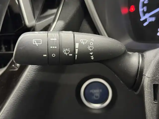 トヨタ カローラ スポーツ ハイブリッドG 三重県 2018(平30)年 6.8万km プラチナホワイトパールマイカ ハイブリッド/FF/フロアCVT/純正 7インチナビ NSCD-W66/（AM/FM/CD/TV/SD/Bluetooth/AUX）/バックガイドモニター/ビルトインETC/Toyota Safety Sense/●プリクラッシュセーフティ/●レーントレーシングアシスト/●レーダークルコン（全車速追従機能付）/●オートハイビーム/●ロードサインアシスト/・【OP】インテリジェントクリアランスソナー［パーキングサポートブレーキ（静止物）］/・【OP】ブラインドスポットモニター＋リヤクロストラフィックオートブレーキ（後方接近車両）/・【OP】パーキングサポートブレーキ（前後静止物）/・車両接近通報装置/装備/・左右独立温度コントロールフルオートエアコン/・オートライト/・LED ヘッドランプ/・電子パーキングブレーキ/・オートブレーキホールド/・ステアリングスイッチ/・プッシュスタート/・純正16inAW/・保/取/・スマートキーx2/など