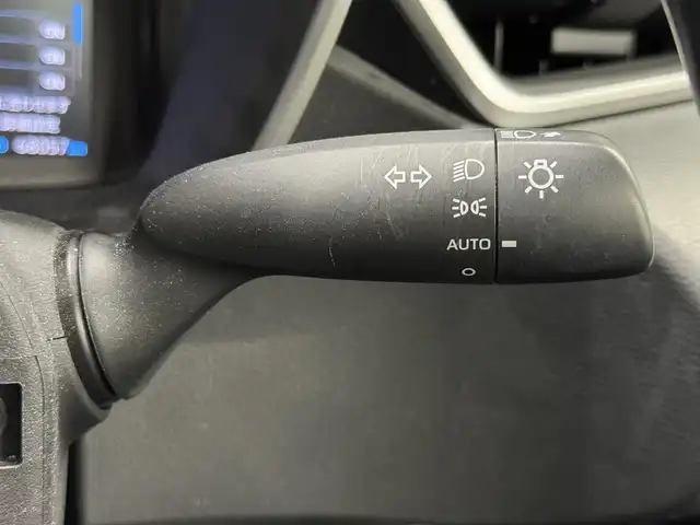 トヨタ カローラ スポーツ ハイブリッドG 三重県 2018(平30)年 6.8万km プラチナホワイトパールマイカ ハイブリッド/FF/フロアCVT/純正 7インチナビ NSCD-W66/（AM/FM/CD/TV/SD/Bluetooth/AUX）/バックガイドモニター/ビルトインETC/Toyota Safety Sense/●プリクラッシュセーフティ/●レーントレーシングアシスト/●レーダークルコン（全車速追従機能付）/●オートハイビーム/●ロードサインアシスト/・【OP】インテリジェントクリアランスソナー［パーキングサポートブレーキ（静止物）］/・【OP】ブラインドスポットモニター＋リヤクロストラフィックオートブレーキ（後方接近車両）/・【OP】パーキングサポートブレーキ（前後静止物）/・車両接近通報装置/装備/・左右独立温度コントロールフルオートエアコン/・オートライト/・LED ヘッドランプ/・電子パーキングブレーキ/・オートブレーキホールド/・ステアリングスイッチ/・プッシュスタート/・純正16inAW/・保/取/・スマートキーx2/など