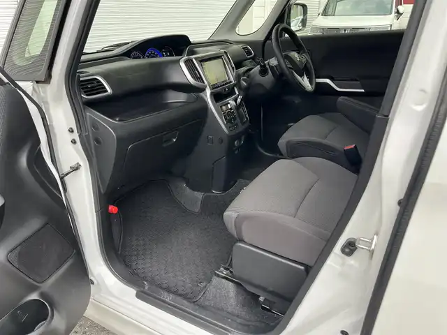 スズキ ソリオ HV MZ 高知県 2018(平30)年 5.3万km ピュアホワイトP 純正ナビ/　Bluetooth/フルセグ/　CD/DVD/AM/FM/全方位カメラ/ドライブレコーダー/ワンオーナー/クルーズコントロール/ETC/MTモード付AT/パドルシフト/プッシュスタート/スマートキー/両側パワースライドドア/HIDヘッドライト/純正15インチアルミホイール/純正フロアマット/シートヒーター/アイドリングストップ/オートライト/記録簿/保証書/取扱説明書/盗難防止装置