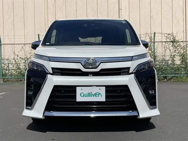 トヨタ ヴォクシー ZS 煌Ⅱ 東京都 2020(令2)年 4.6万km ホワイトパールクリスタルシャイン 純１０．１型ナビ　/・Ｂｌｕｅｔｏｏｔｈ　/・ＣＤ／ＤＶＤ再生　/・フルセグ/純正12インチフリップダウンモニター/両側電動スライドドア　/ＬＥＤヘッドライト　/オートハイビーム　/トヨタセーフティセンス　/レーンキープアシスト　/クルーズコントロール　
