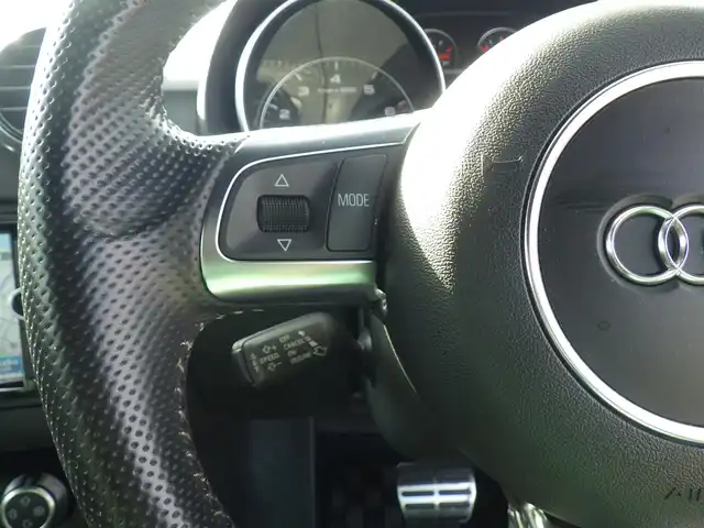 アウディ ＴＴクーペ 1．8 TFSI Sライン コンペティション 千葉県 2014(平26)年 5.2万km グレイシアホワイトメタリック 純正SDナビ/地デジTV/【DVD/CD再生機能　Bluetooth接続】/革巻きステアリング/パドルシフト/ハーフレザーシート/ドライブレコーダー/ETC/HIDヘッドライト/フォグライト/ウインカーミラー/純正19インチアルミホイル/キーレス