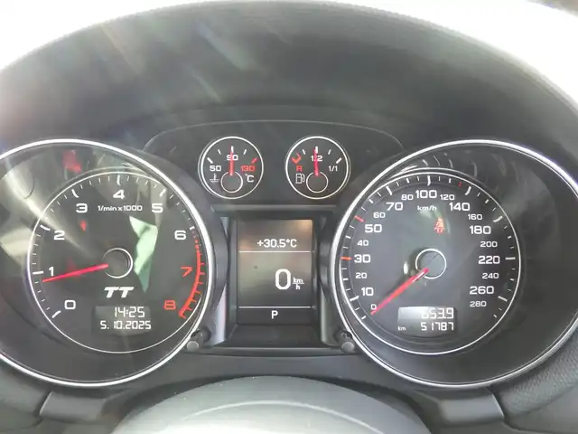 アウディ ＴＴクーペ 1．8 TFSI Sライン コンペティション 千葉県 2014(平26)年 5.2万km グレイシアホワイトメタリック 純正SDナビ/地デジTV/【DVD/CD再生機能　Bluetooth接続】/革巻きステアリング/パドルシフト/ハーフレザーシート/ドライブレコーダー/ETC/HIDヘッドライト/フォグライト/ウインカーミラー/純正19インチアルミホイル/キーレス