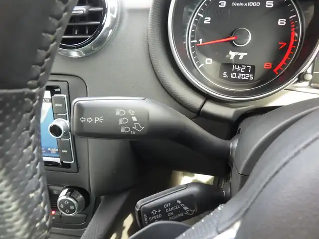アウディ ＴＴクーペ 1．8 TFSI Sライン コンペティション 千葉県 2014(平26)年 5.2万km グレイシアホワイトメタリック 純正SDナビ/地デジTV/【DVD/CD再生機能　Bluetooth接続】/革巻きステアリング/パドルシフト/ハーフレザーシート/ドライブレコーダー/ETC/HIDヘッドライト/フォグライト/ウインカーミラー/純正19インチアルミホイル/キーレス