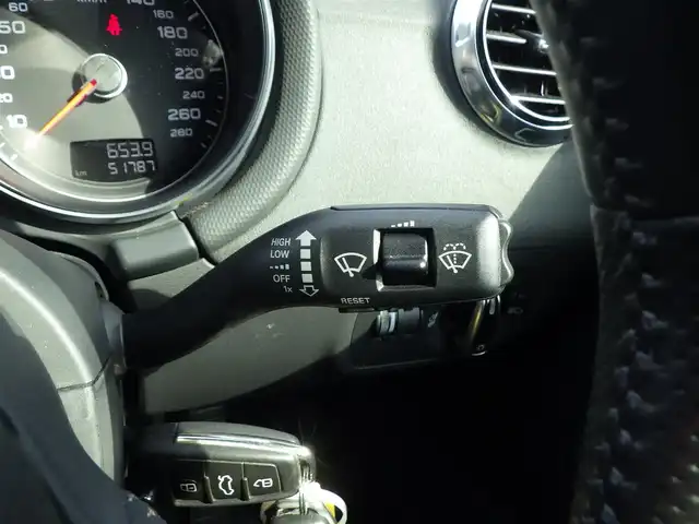 アウディ ＴＴクーペ 1．8 TFSI Sライン コンペティション 千葉県 2014(平26)年 5.2万km グレイシアホワイトメタリック 純正SDナビ/地デジTV/【DVD/CD再生機能　Bluetooth接続】/革巻きステアリング/パドルシフト/ハーフレザーシート/ドライブレコーダー/ETC/HIDヘッドライト/フォグライト/ウインカーミラー/純正19インチアルミホイル/キーレス