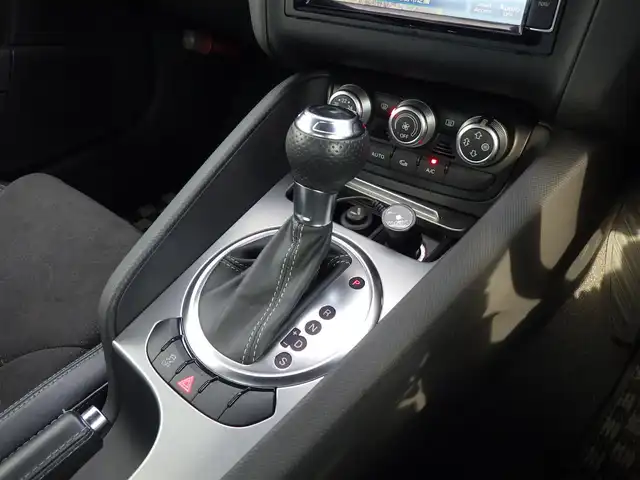 アウディ ＴＴクーペ 1．8 TFSI Sライン コンペティション 千葉県 2014(平26)年 5.2万km グレイシアホワイトメタリック 純正SDナビ/地デジTV/【DVD/CD再生機能　Bluetooth接続】/革巻きステアリング/パドルシフト/ハーフレザーシート/ドライブレコーダー/ETC/HIDヘッドライト/フォグライト/ウインカーミラー/純正19インチアルミホイル/キーレス