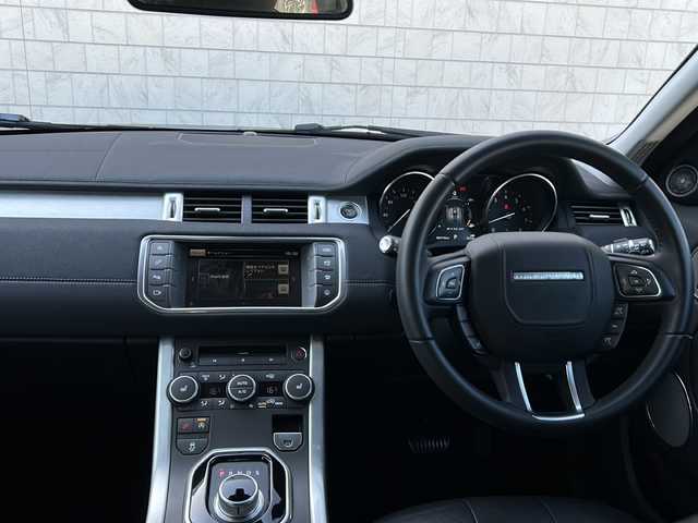 ランドローバー レンジローバーイヴォーク SEプラス 長野県 2015(平27)年 0.5万km フジホワイト ・パノラミックルーフ　/・１８インチ純正アルミホイール　/・純正メーカーナビ　/・ＭＥＲＩＤＩＡＮスピーカー　/・レザーシート／シートヒーター　/・アラウンドビューモニター　/・電動リアゲート/・DSC（ダイナミック・スタビリティ・コントロール）/・CBC（コーナー・ブレーキ・コントロール）/・ HDC（ヒル・ディセント・コントロール）