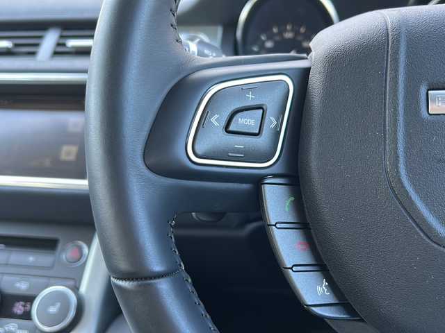 ランドローバー レンジローバーイヴォーク SEプラス 長野県 2015(平27)年 0.5万km フジホワイト ・パノラミックルーフ　/・１８インチ純正アルミホイール　/・純正メーカーナビ　/・ＭＥＲＩＤＩＡＮスピーカー　/・レザーシート／シートヒーター　/・アラウンドビューモニター　/・電動リアゲート/・DSC（ダイナミック・スタビリティ・コントロール）/・CBC（コーナー・ブレーキ・コントロール）/・ HDC（ヒル・ディセント・コントロール）