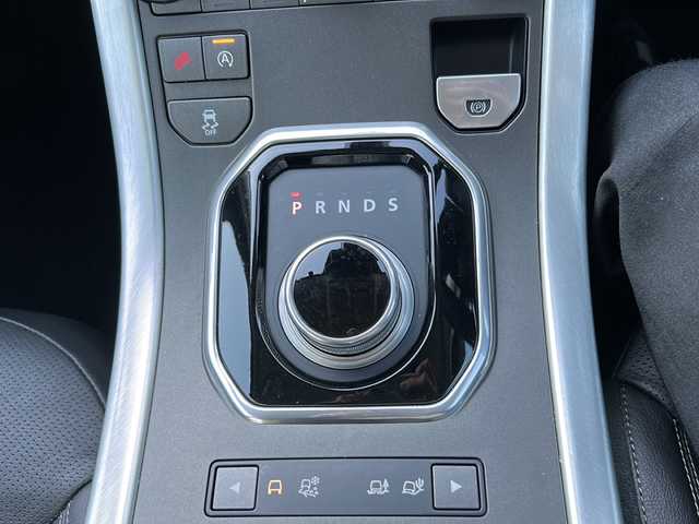 ランドローバー レンジローバーイヴォーク SEプラス 長野県 2015(平27)年 0.5万km フジホワイト ・パノラミックルーフ　/・１８インチ純正アルミホイール　/・純正メーカーナビ　/・ＭＥＲＩＤＩＡＮスピーカー　/・レザーシート／シートヒーター　/・アラウンドビューモニター　/・電動リアゲート/・DSC（ダイナミック・スタビリティ・コントロール）/・CBC（コーナー・ブレーキ・コントロール）/・ HDC（ヒル・ディセント・コントロール）