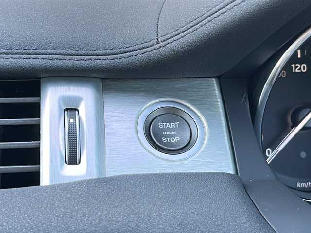 ランドローバー レンジローバーイヴォーク SEプラス 長野県 2015(平27)年 0.5万km フジホワイト ・パノラミックルーフ　/・１８インチ純正アルミホイール　/・純正メーカーナビ　/・ＭＥＲＩＤＩＡＮスピーカー　/・レザーシート／シートヒーター　/・アラウンドビューモニター　/・電動リアゲート/・DSC（ダイナミック・スタビリティ・コントロール）/・CBC（コーナー・ブレーキ・コントロール）/・ HDC（ヒル・ディセント・コントロール）