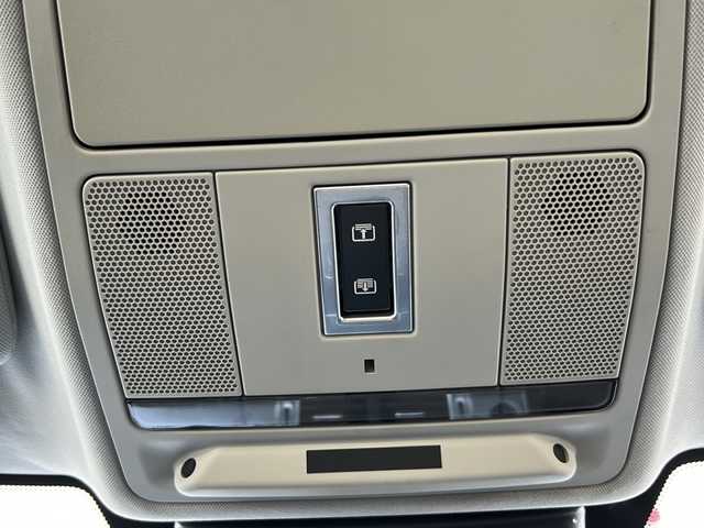 ランドローバー レンジローバーイヴォーク SEプラス 長野県 2015(平27)年 0.5万km フジホワイト ・パノラミックルーフ　/・１８インチ純正アルミホイール　/・純正メーカーナビ　/・ＭＥＲＩＤＩＡＮスピーカー　/・レザーシート／シートヒーター　/・アラウンドビューモニター　/・電動リアゲート/・DSC（ダイナミック・スタビリティ・コントロール）/・CBC（コーナー・ブレーキ・コントロール）/・ HDC（ヒル・ディセント・コントロール）