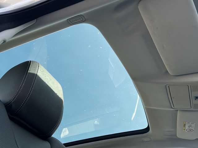 ランドローバー レンジローバーイヴォーク SEプラス 長野県 2015(平27)年 0.5万km フジホワイト ・パノラミックルーフ　/・１８インチ純正アルミホイール　/・純正メーカーナビ　/・ＭＥＲＩＤＩＡＮスピーカー　/・レザーシート／シートヒーター　/・アラウンドビューモニター　/・電動リアゲート/・DSC（ダイナミック・スタビリティ・コントロール）/・CBC（コーナー・ブレーキ・コントロール）/・ HDC（ヒル・ディセント・コントロール）