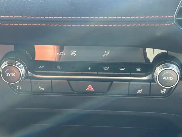 マツダ マツダ３ファストバック 15S レトロスポーツED 愛媛県 2024(令6)年 0.3万km スノーフレイクホワイトパールマイカ BOSEサウンド/マツダコネクト10.25インチセンターディスプレイ/Bluetooth/フルセグTV/HDMI/ワイヤレス充電/マツダコネクトナビ/360度ビューモニター/ドライバーモニタリング/スマートブレーキサポート/AT誤発信抑制制御/全車速追従機能付きレーダークルーズ/クルージングトラフィックサポート/車線逸脱警報システム/ブラインドスポットモニタリング/アダプティブLEDヘッドライト/ヘッドアップディスプレイ/ナビ連動前後ドライブレコーダー/D席パワーシート/前席シートヒーター/ステアリングヒーター/前後コーナーセンサー/ビルトインETC/純正ブラックメタリック塗装18インチAW/プッシュスタート/純正フロアマット