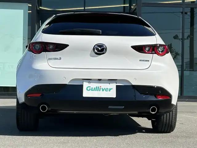 マツダ マツダ３ファストバック 15S レトロスポーツED 愛媛県 2024(令6)年 0.3万km スノーフレイクホワイトパールマイカ BOSEサウンド/マツダコネクト10.25インチセンターディスプレイ/Bluetooth/フルセグTV/HDMI/ワイヤレス充電/マツダコネクトナビ/360度ビューモニター/ドライバーモニタリング/スマートブレーキサポート/AT誤発信抑制制御/全車速追従機能付きレーダークルーズ/クルージングトラフィックサポート/車線逸脱警報システム/ブラインドスポットモニタリング/アダプティブLEDヘッドライト/ヘッドアップディスプレイ/ナビ連動前後ドライブレコーダー/D席パワーシート/前席シートヒーター/ステアリングヒーター/前後コーナーセンサー/ビルトインETC/純正ブラックメタリック塗装18インチAW/プッシュスタート/純正フロアマット