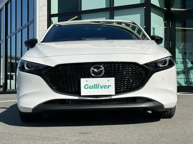 マツダ マツダ３ファストバック 15S レトロスポーツED 愛媛県 2024(令6)年 0.3万km スノーフレイクホワイトパールマイカ BOSEサウンド/マツダコネクト10.25インチセンターディスプレイ/Bluetooth/フルセグTV/HDMI/ワイヤレス充電/マツダコネクトナビ/360度ビューモニター/ドライバーモニタリング/スマートブレーキサポート/AT誤発信抑制制御/全車速追従機能付きレーダークルーズ/クルージングトラフィックサポート/車線逸脱警報システム/ブラインドスポットモニタリング/アダプティブLEDヘッドライト/ヘッドアップディスプレイ/ナビ連動前後ドライブレコーダー/D席パワーシート/前席シートヒーター/ステアリングヒーター/前後コーナーセンサー/ビルトインETC/純正ブラックメタリック塗装18インチAW/プッシュスタート/純正フロアマット