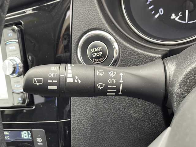 日産 エクストレイル 20Xi 千葉県 2019(令1)年 4.5万km ブリリアントホワイトパール プロパイロット/（衝突軽減ブレーキ　レーンキープアシスト　レーダークルーズコントロール　標識認識機能）/社外メモリナビ/（フルセグ/Bluetooth/CD/DVD/AM/FM）/全方位カメラ/デジタルインナーミラー/前後ドライブレコーダー/ETC/シートバックモニター/ルーフレール/パワーバックドア/ブラインドスポットモニター/ダウンヒルアシストコントロール/カプロンシート/電子パーキングブレーキ/プッシュスタート/スマートキー/スペアキー/電動格納ミラー/純正18インチアルミホイール