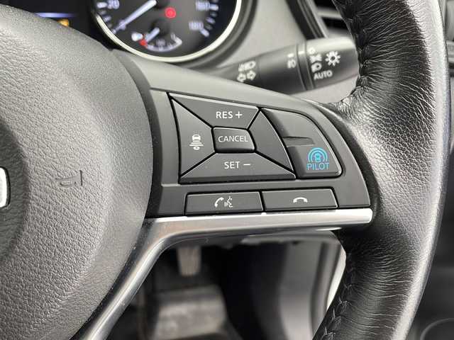 日産 エクストレイル 20Xi 千葉県 2019(令1)年 4.5万km ブリリアントホワイトパール プロパイロット/（衝突軽減ブレーキ　レーンキープアシスト　レーダークルーズコントロール　標識認識機能）/社外メモリナビ/（フルセグ/Bluetooth/CD/DVD/AM/FM）/全方位カメラ/デジタルインナーミラー/前後ドライブレコーダー/ETC/シートバックモニター/ルーフレール/パワーバックドア/ブラインドスポットモニター/ダウンヒルアシストコントロール/カプロンシート/電子パーキングブレーキ/プッシュスタート/スマートキー/スペアキー/電動格納ミラー/純正18インチアルミホイール