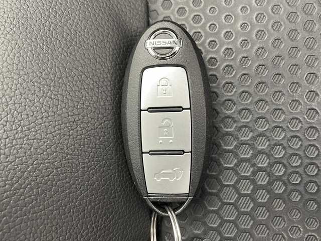 日産 エクストレイル 20Xi 千葉県 2019(令1)年 4.5万km ブリリアントホワイトパール プロパイロット/（衝突軽減ブレーキ　レーンキープアシスト　レーダークルーズコントロール　標識認識機能）/社外メモリナビ/（フルセグ/Bluetooth/CD/DVD/AM/FM）/全方位カメラ/デジタルインナーミラー/前後ドライブレコーダー/ETC/シートバックモニター/ルーフレール/パワーバックドア/ブラインドスポットモニター/ダウンヒルアシストコントロール/カプロンシート/電子パーキングブレーキ/プッシュスタート/スマートキー/スペアキー/電動格納ミラー/純正18インチアルミホイール