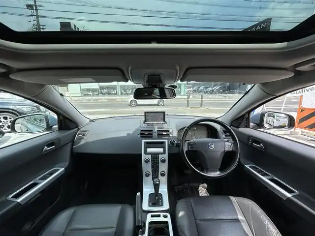 ボルボ Ｖ５０ 2．0 クラシック 京都府 2012(平24)年 5.4万km カメレオンブルーメタリック  社外HDDナビ/ レザーシート/　・前席パワーシート/　・前席シートヒーター/ サンルーフ/ クルーズコントロール/ ETC/ 12Vシガーソケット/ センターコンソール/ 電動格納ミラー/ HIDヘッドライト/ フォグライト/ 純正17インチアルミホイール/ ルーフレール