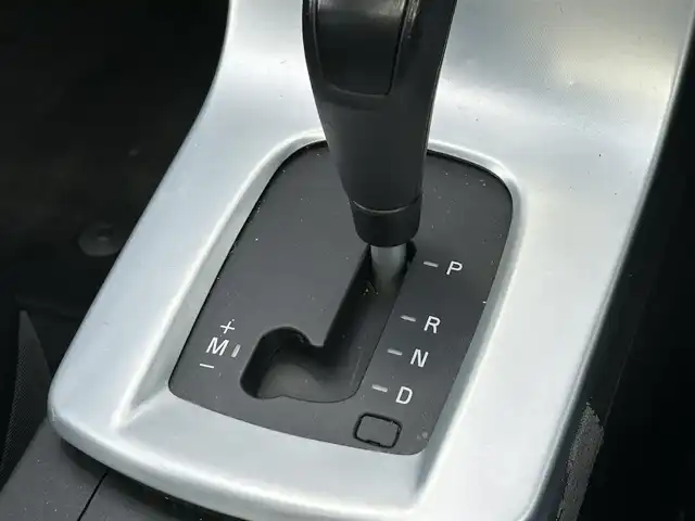 ボルボ Ｖ５０ 2．0 クラシック 京都府 2012(平24)年 5.4万km カメレオンブルーメタリック  社外HDDナビ/ レザーシート/　・前席パワーシート/　・前席シートヒーター/ サンルーフ/ クルーズコントロール/ ETC/ 12Vシガーソケット/ センターコンソール/ 電動格納ミラー/ HIDヘッドライト/ フォグライト/ 純正17インチアルミホイール/ ルーフレール