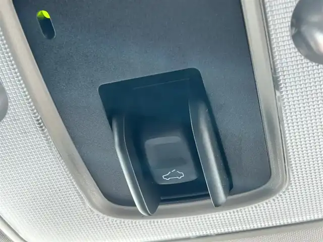 ボルボ Ｖ５０ 2．0 クラシック 京都府 2012(平24)年 5.4万km カメレオンブルーメタリック  社外HDDナビ/ レザーシート/　・前席パワーシート/　・前席シートヒーター/ サンルーフ/ クルーズコントロール/ ETC/ 12Vシガーソケット/ センターコンソール/ 電動格納ミラー/ HIDヘッドライト/ フォグライト/ 純正17インチアルミホイール/ ルーフレール