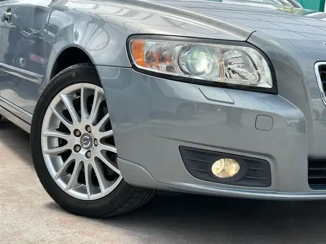 ボルボ Ｖ５０ 2．0 クラシック 京都府 2012(平24)年 5.4万km カメレオンブルーメタリック  社外HDDナビ/ レザーシート/　・前席パワーシート/　・前席シートヒーター/ サンルーフ/ クルーズコントロール/ ETC/ 12Vシガーソケット/ センターコンソール/ 電動格納ミラー/ HIDヘッドライト/ フォグライト/ 純正17インチアルミホイール/ ルーフレール