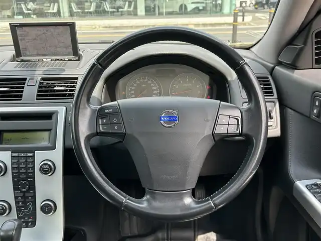 ボルボ Ｖ５０ 2．0 クラシック 京都府 2012(平24)年 5.4万km カメレオンブルーメタリック  社外HDDナビ/ レザーシート/　・前席パワーシート/　・前席シートヒーター/ サンルーフ/ クルーズコントロール/ ETC/ 12Vシガーソケット/ センターコンソール/ 電動格納ミラー/ HIDヘッドライト/ フォグライト/ 純正17インチアルミホイール/ ルーフレール